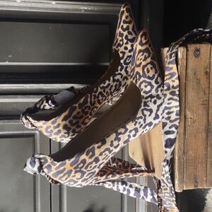 ShoeDazzle Leopard Stilettos w/ leg wrap size 12